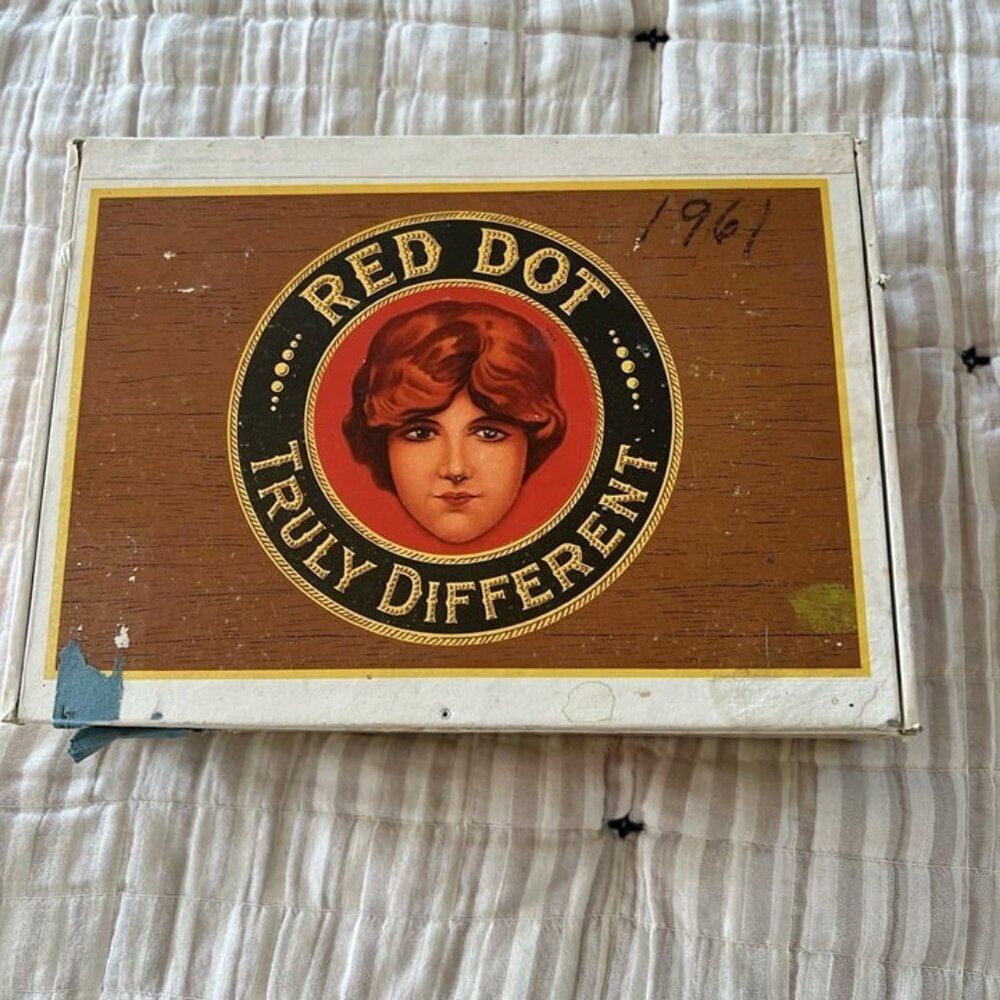 vintage red dot empty cigar box, great graphics color, man cave‎ decor item